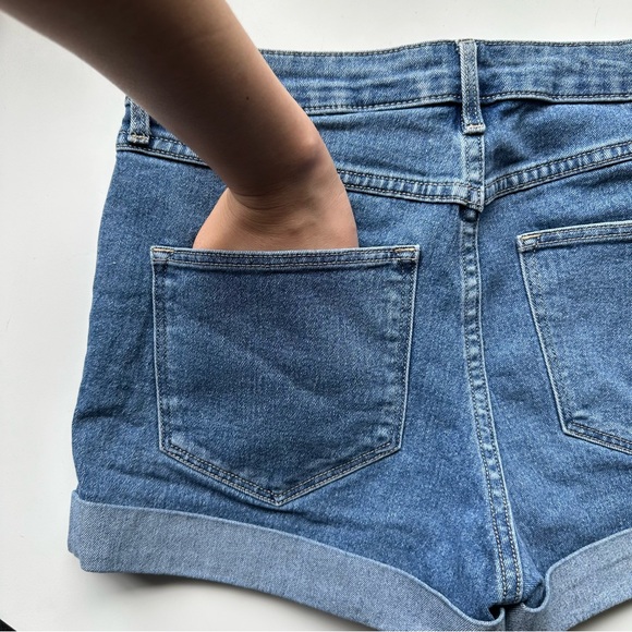 NWOT H&M Cuffed Denim Jean Short - Picture 6 of 9